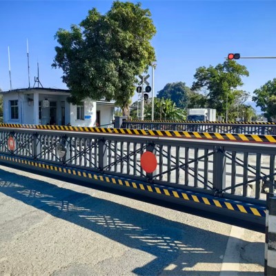 铁路道口拦门